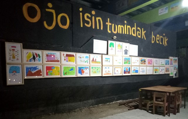 1000 Lukisan Anak di Bawah Jembatan Siluk