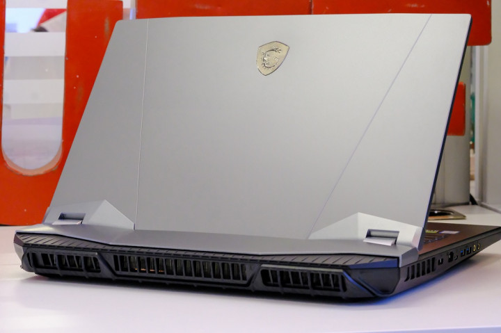 MSI GT76 Titan, Bertenaga dan Desainnya Mirip PC Gaming