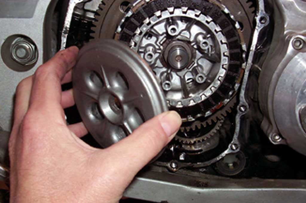 Cek berkala kampas kopling motor. Thetacticalbusiness