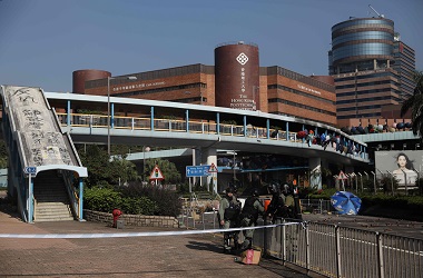 Polisi Serbu Kampus yang Diduduki Demonstran Hong Kong