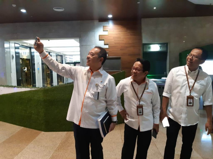 Deputi dan Sesmen BUMN Terima Keppres Pemberhentian