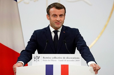 Macron Nilai Kekerasan Coreng Gerakan Rompi Kuning