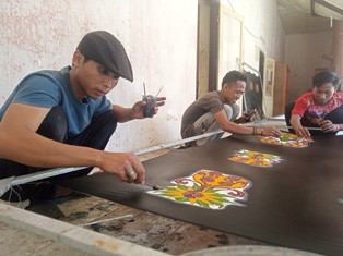 Batik Rato Diminati Turis Mancanegara