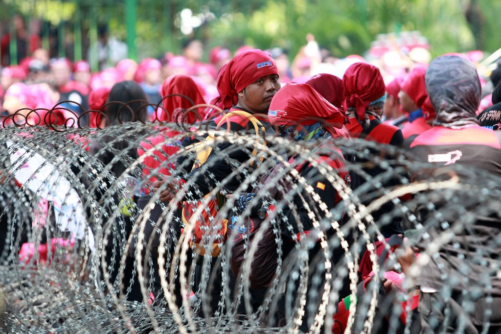 Ilustrasi--Buruh berunjuk rasa memperingati Hari Buruh Internasional atau May Day di Jalan Merdeka Barat, Jakarta. (Foto: MI/Panca Syurkani)