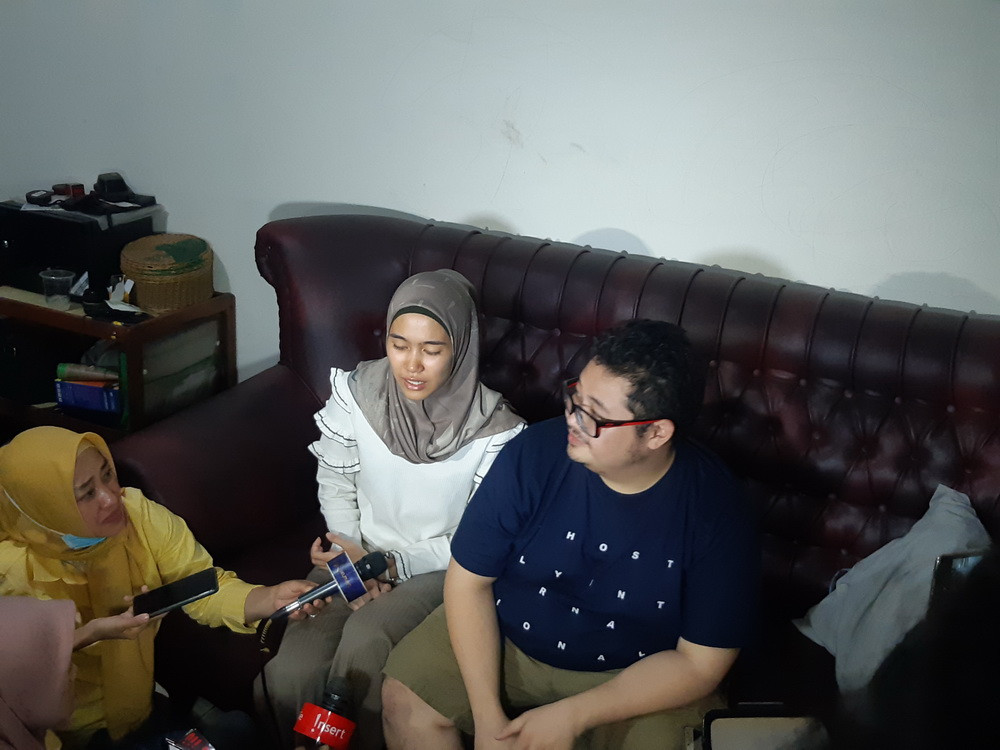 Keluarga Cecep Reza di rumah duka (Foto: Medcom/Abas)