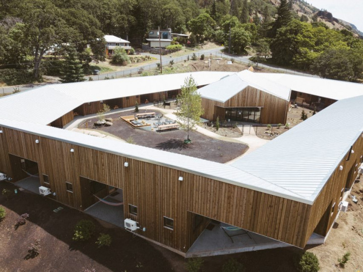 Bekas Sekolah Diubah Jadi Hotel Unik