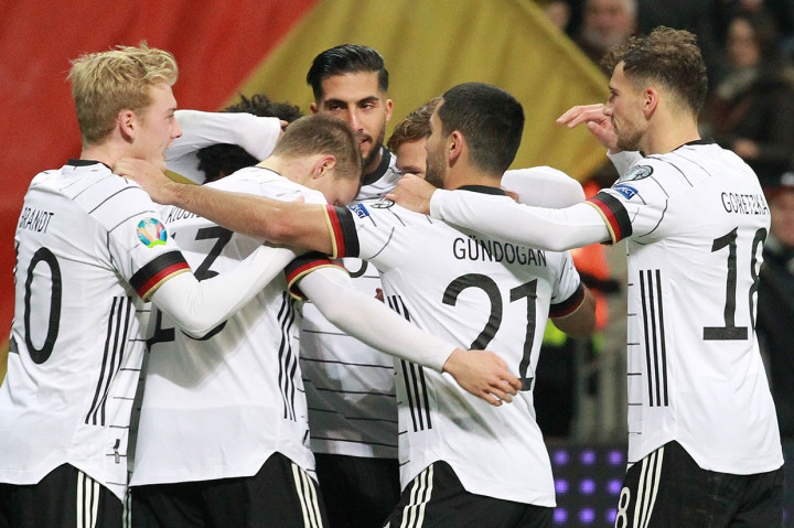 Gnabry Hat-trick, Jerman Hajar Irlandia Utara 6-1