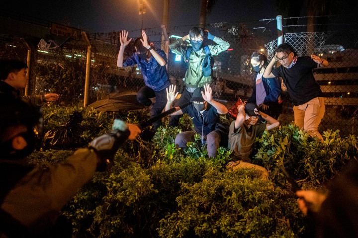 Dikepung Polisi, Pendemo di Kampus Hong Kong Cari Jalan Keluar