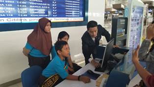 Anak-anak Jadi Petugas Pelayanan Spesial di Bandara Soetta