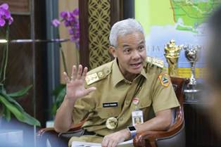 Ganjar Teken Upah Minimum 35 Kabupaten/Kota di Jateng