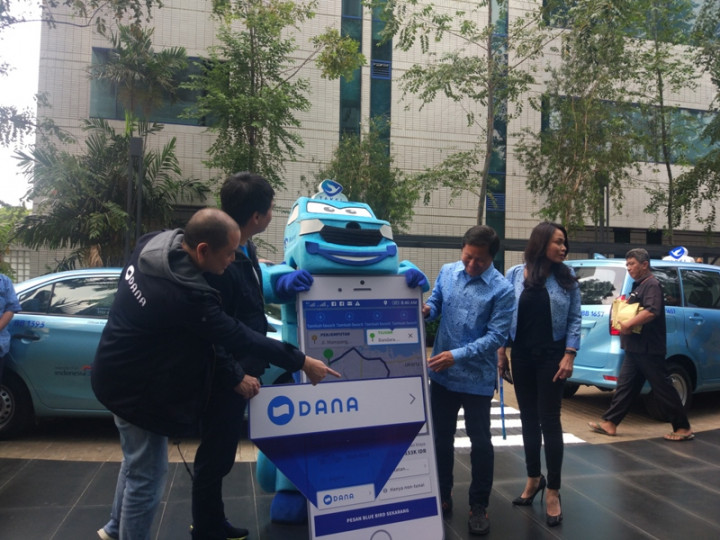 Blue Bird Gandeng DANA Sediakan Pembayaran Nontunai