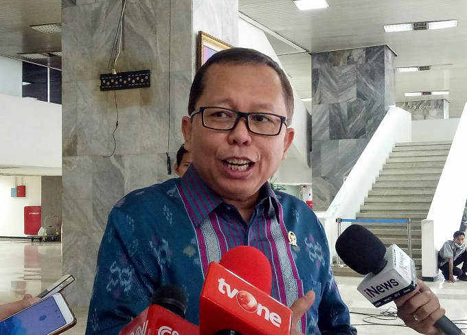 DPR Siap Lawan Tiga Pimpinan KPK di MK