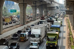 Pemkot Tangsel Kesulitan Sediakan Parkir Truk Besar