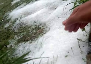 Hujan Es di Ilaga Papua Anomali Cuaca