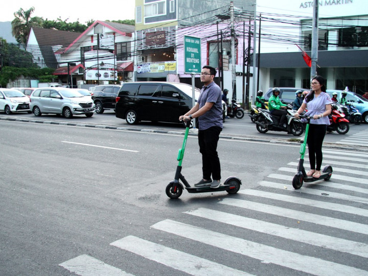 Jangan Lupa Perlengkapan Berkendara Otopet Listrik