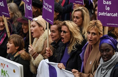 Ribuan Warga Prancis Kecam Kekerasan Gender