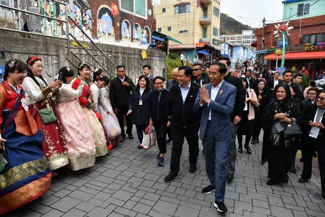 Jokowi Ingin Desa Gamcheon Jadi Inspirasi di Indonesia
