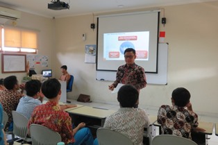 Wakil Ketua Komisi VIII DPR Jadi Guru Sehari