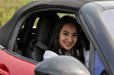 Benarkah Cara Berpakaian Berpengaruh Terhadap Stamina Mengemudi?