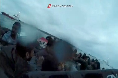 Italia Selamatkan 149 Imigran di Laut Mediterania