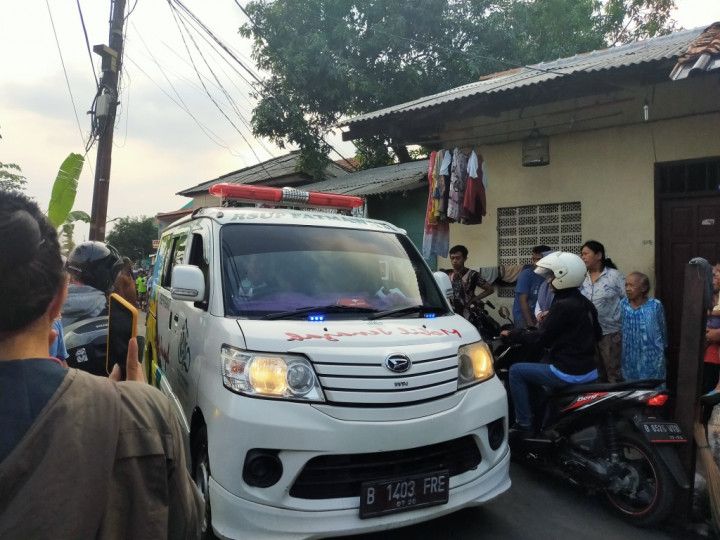 Remaja di Kebayoran Lama Tewas Tabrakkan Diri ke KRL