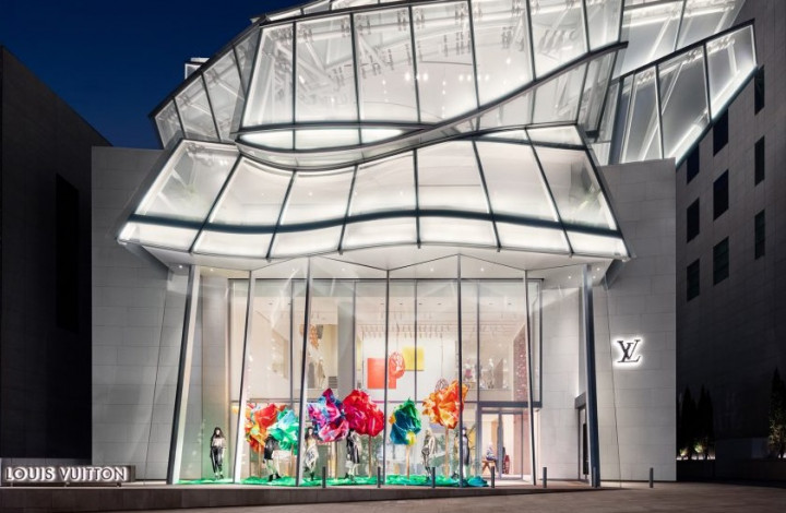 Desain Atap Toko Louis Vuitton yang Unik