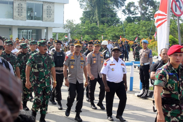 Kapolri dan Panglima Bakti Kesehatan di Perbatasan RI-PNG
