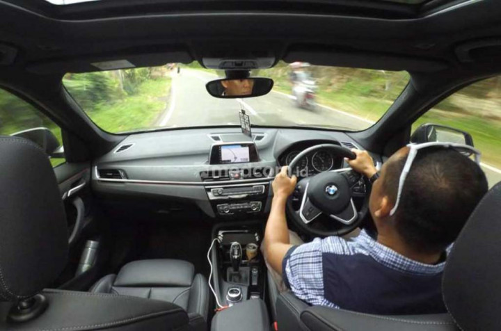 Cara Menghindari Mobil Senggolan di Jalan