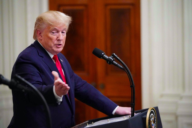 Presiden AS Donald Trump tanda tangan undang-undang pedemo pro-demokrasi Hong Kong. (Foto: AFP).