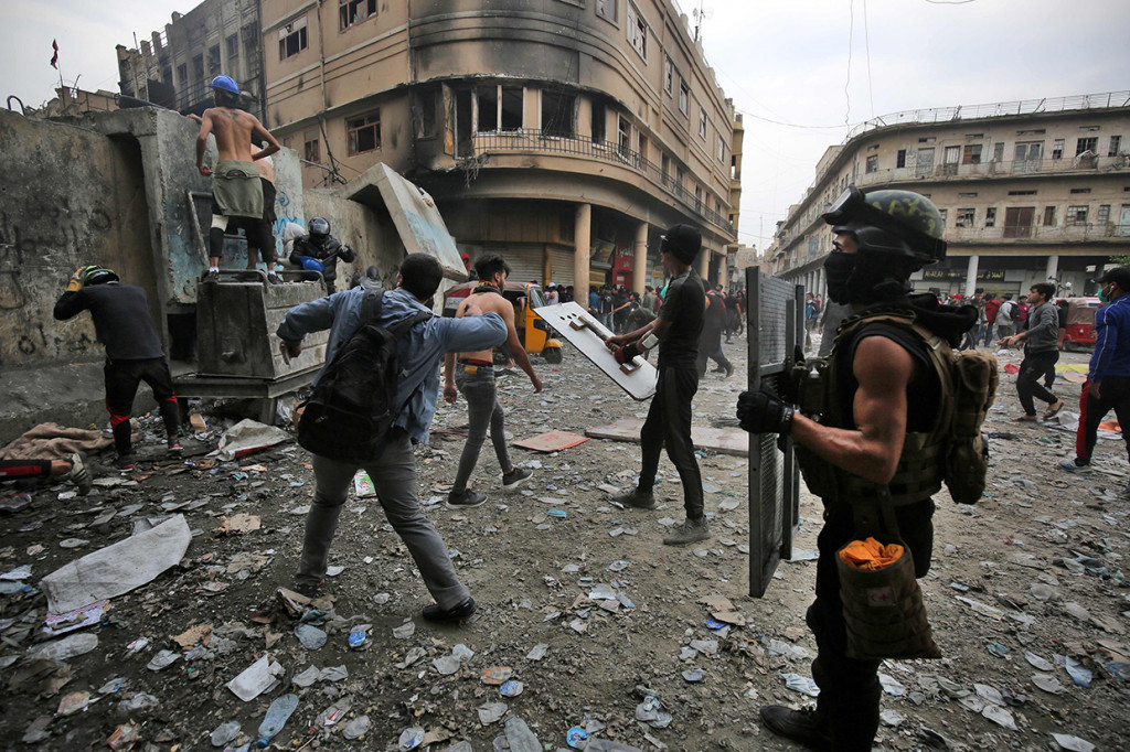 Unjuk Rasa Iran Memanas, Belasan Demonstran Ditembak