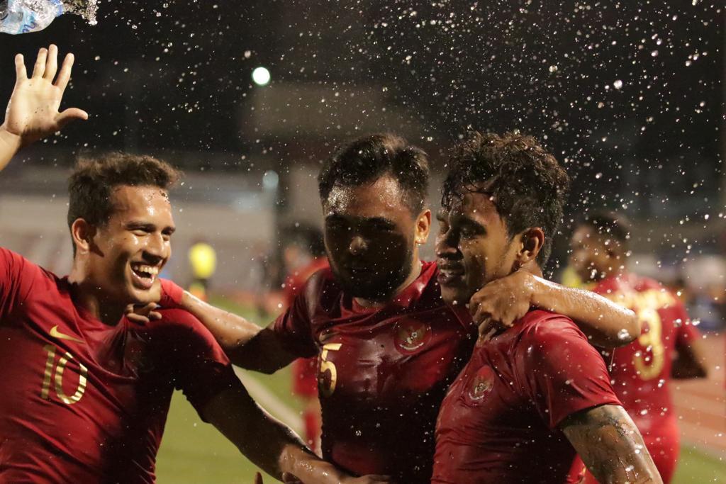 Skuat Timnas Indonesia U-23 merayakan kemenangan atas Singapura. (Foto: dok. PSSI)