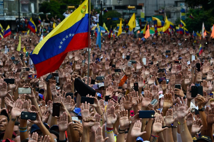 Didera Krisis, Venezuela Bayar Tiongkok, Kuba, Rusia Miliaran Dolar