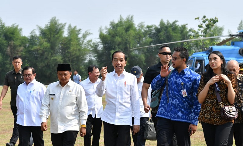 President Joko Widodo (center) (Photo: Presidential Palace/Laily Rachev)