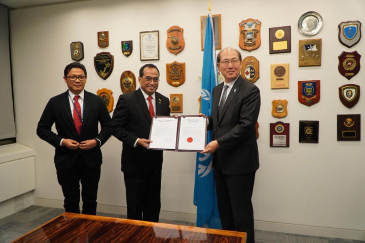 Menhub Sampaikan Dokumen Pengesahan Konvensi Internasional IMO