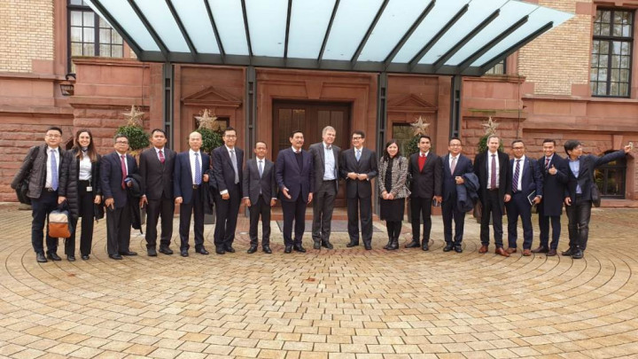 Banyak Investor Asing Tertarik Investasi Baterai Litium di Indonesia