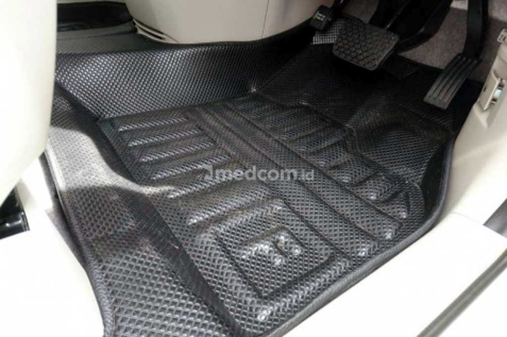 Kebersihan karpet mobil dukung kenyamanan berkedara. Medcom.id/Ekawan Raharja