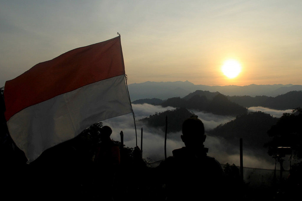 Menikmati Keindahan Matahari Terbit di Puncak Marano Mamuju