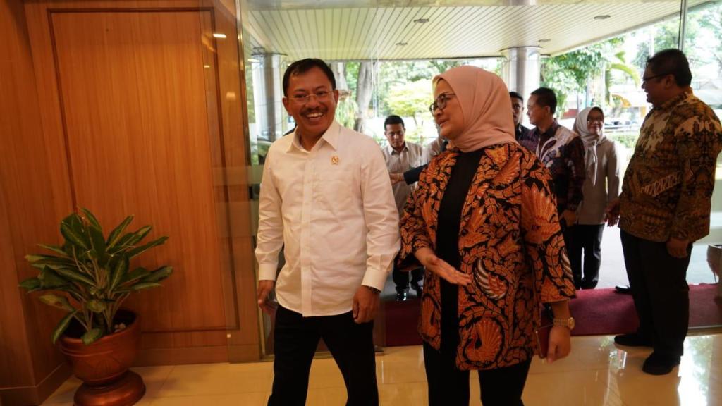 Resmi, Kemenkes Ambil Alih Izin Edar Obat dari BPOM