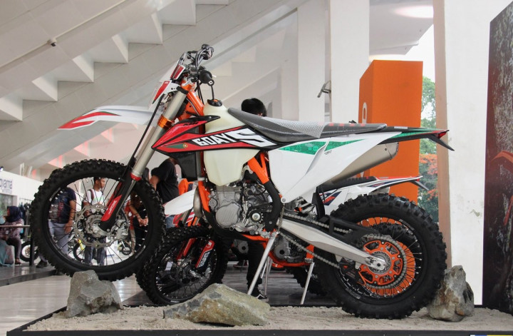 KTM 450 EXC-F Six Days Hanya Tersedia 10 Unit di Indonesia