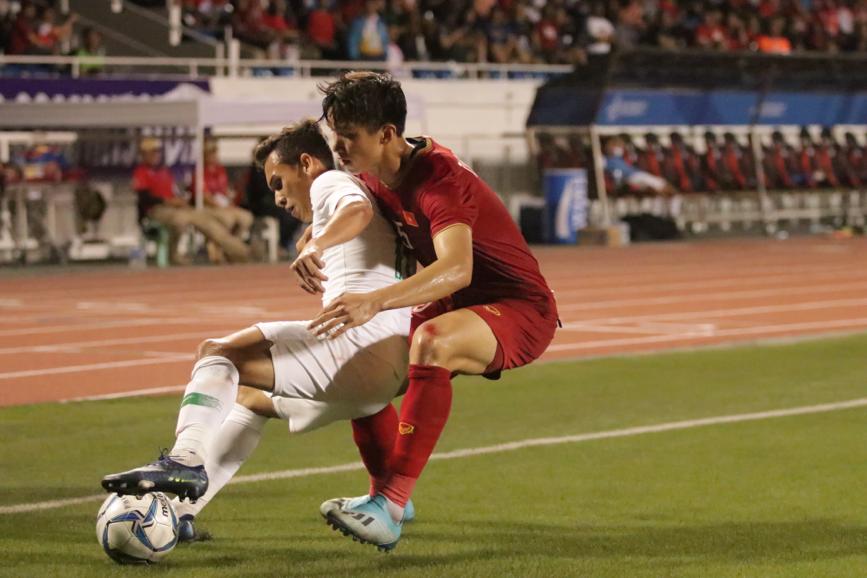 Egy Maulana Vikri saat mendapatkan tekanan dari pemain Vietnam. (Foto: PSSI)