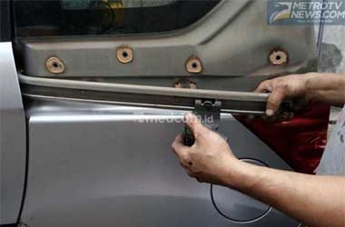 Pintu Geser Honda Freed Macet? Cek Komponen Ini