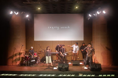 Tanggapan Payung Teduh soal Staf Milenial Jokowi