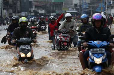 Tips Ringan Rawat Motor di Musim Hujan
