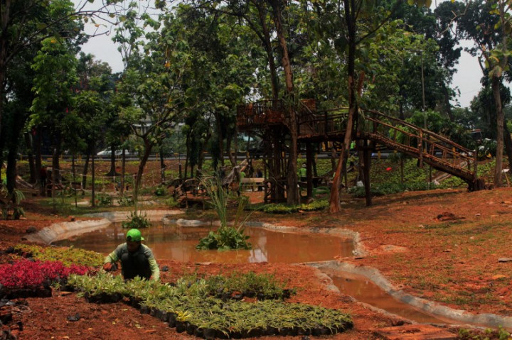 Taman yang Dilengkapi Permainan Betawi Tempo Dulu