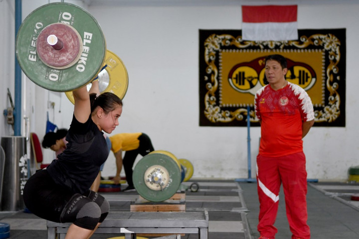 Putri Aulia Sumbang Perunggu Lewat Angkat Besi