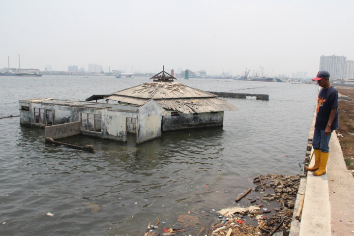 Tanggul Laut Muara Baru Jebol