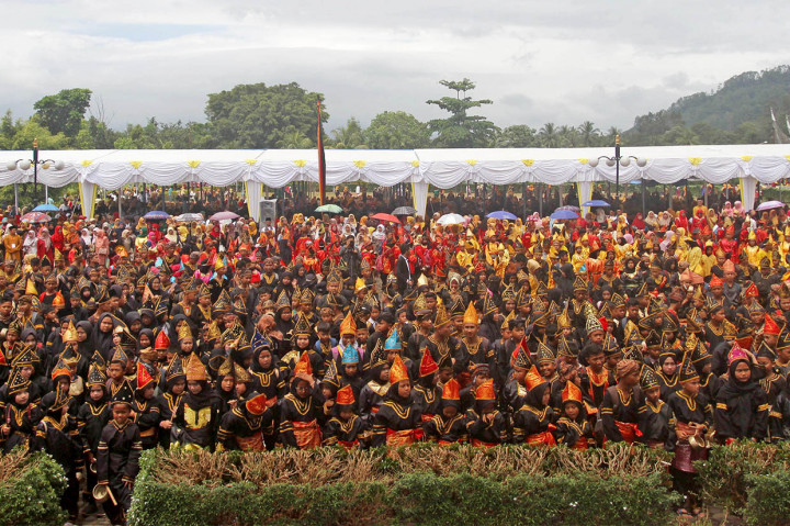 Tanah Datar Pecahkan Rekor MURI Pemain Talempong Pacik Terbanyak