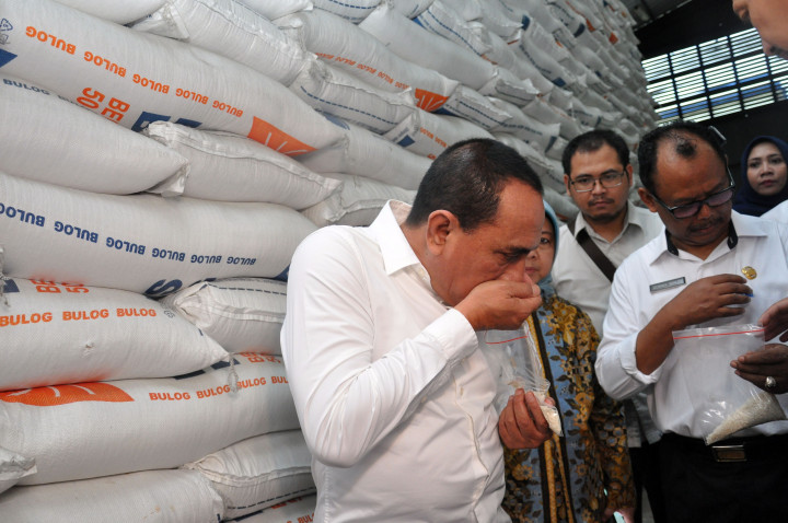 Edy Rahmayadi Temukan Beras Impor Berbau Apak di Gudang Bulog