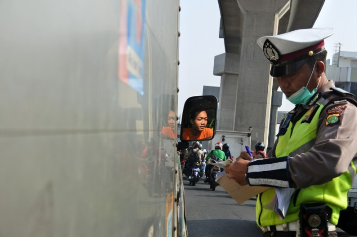 Kamera Tubuh Polantas Mulai Dipakai Hari Ini