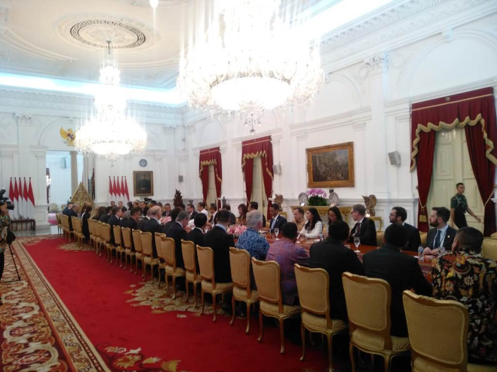 Presiden Joko Widodo saat bertemu dengan delegasi bisnis AS di Istana Merdeka. Foto: Medcom.id/Desi Angriani.